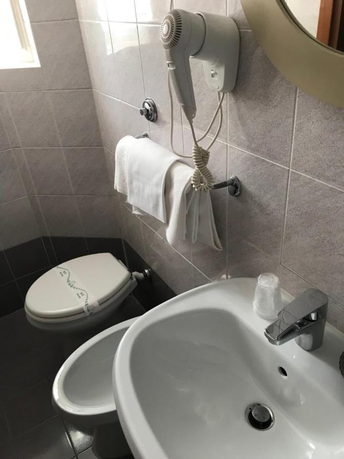 Hotel Amico Fritz Ливорно Экстерьер фото