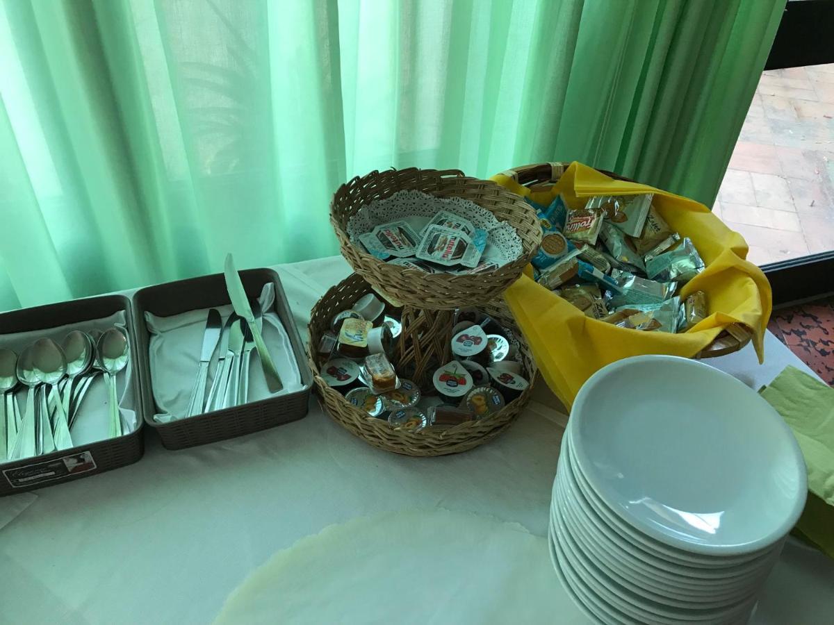 Hotel Amico Fritz Ливорно Экстерьер фото